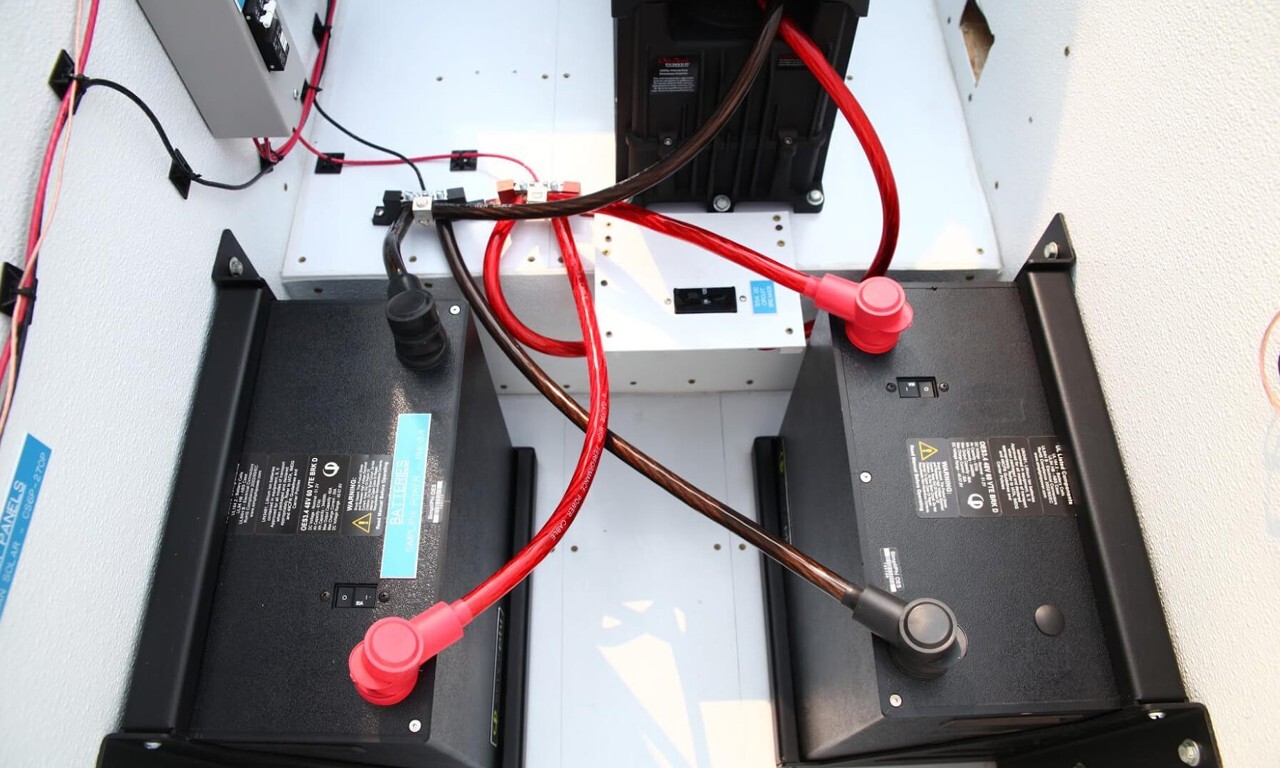 Connections and wiring with the PHI batteries