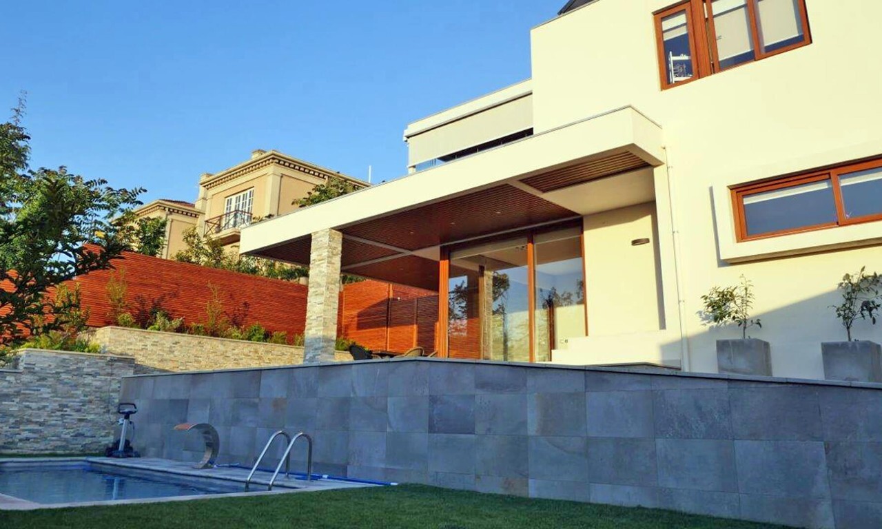 solar and battery systems powers a 380 sq. meter home with pool, air conditioning, electric oven, TV, and computers