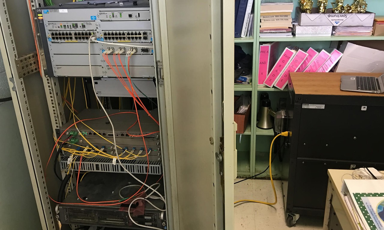 Network equipment being powered by PHI batteries